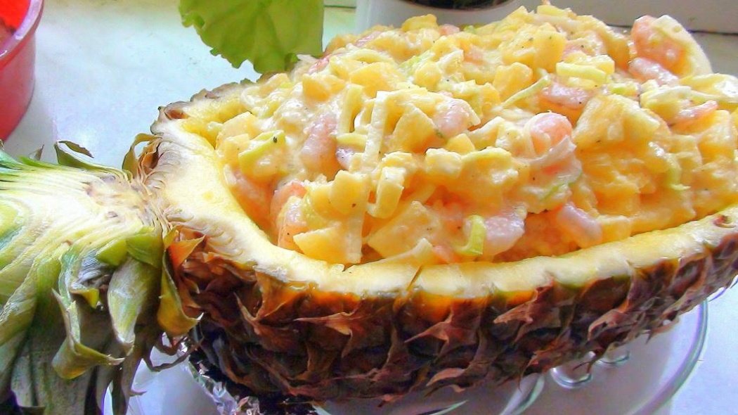 Маленькая фотография блюда по рецепту «Салат в ананасе»